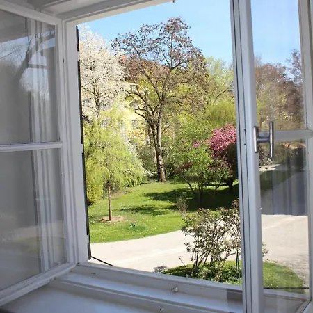 Gemuetliche In Geidorf Mit Garten- Grazer Dom-naehe By Interhome * Грац