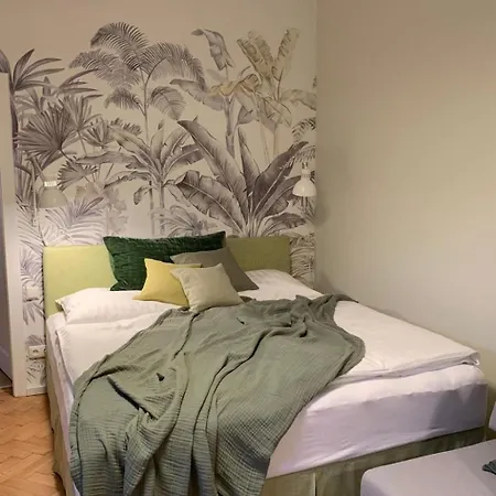 Gemuetliche In Geidorf Mit Garten- Grazer Dom-naehe By Interhome Грац