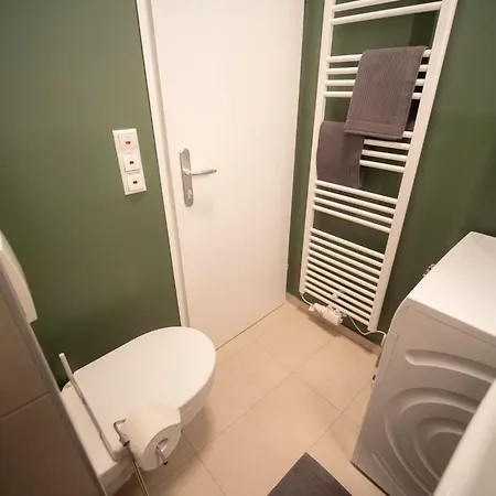 Апартаменти Gemuetliche In Geidorf Mit Garten- Grazer Dom-naehe By Interhome